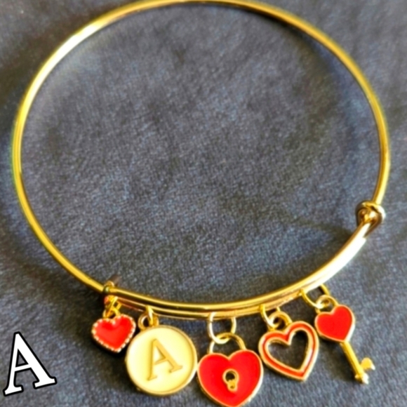bite & pout "C" Bangle - Picture 3 of 7